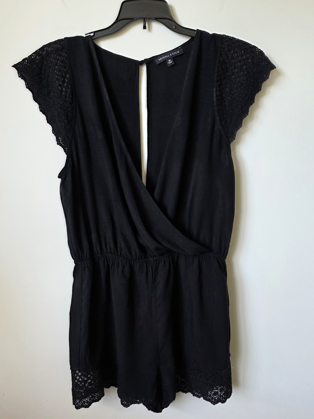 Kendall & Kylie Black Lace Trim Surplice Romper Women's M Rayon Flutter Sleeve